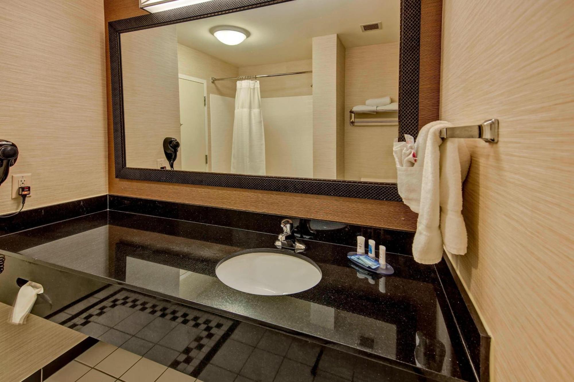 Fairfield Inn And Suites By Marriott Oklahoma City Airport Экстерьер фото